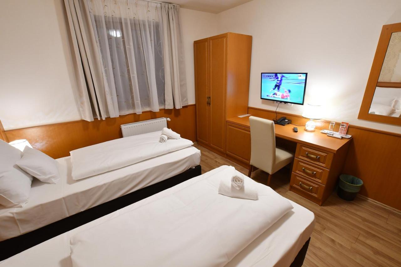Hotel Barbakan Pécs Extérieur photo