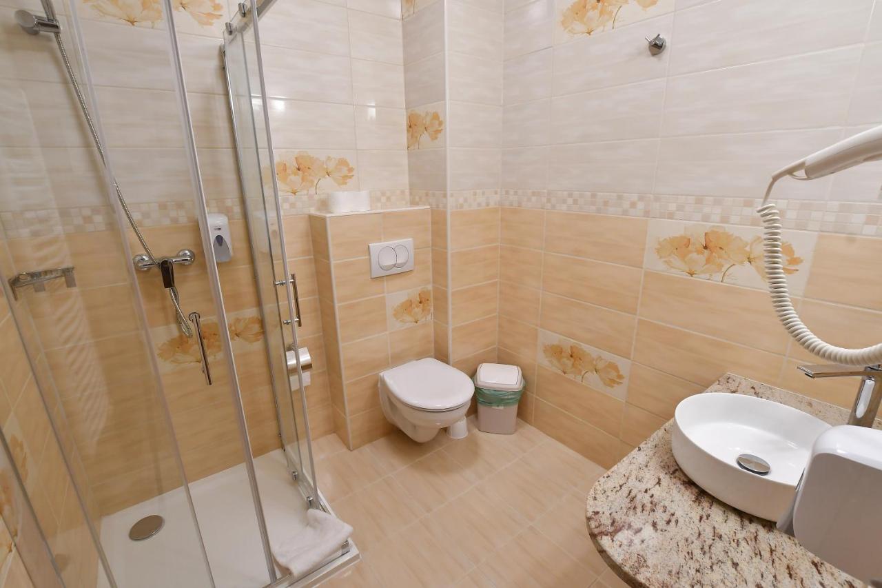 Hotel Barbakan Pécs Extérieur photo