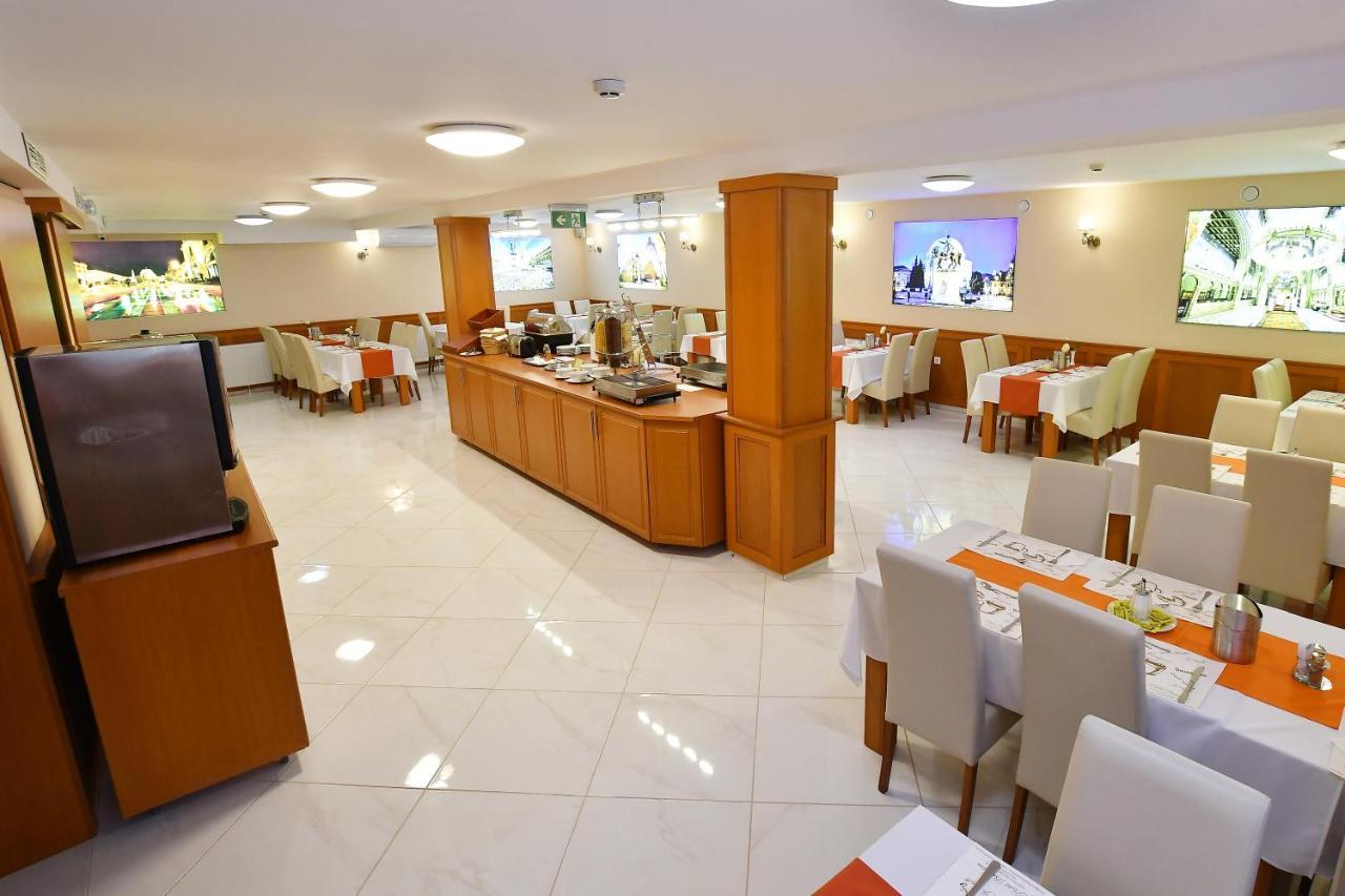 Hotel Barbakan Pécs Extérieur photo