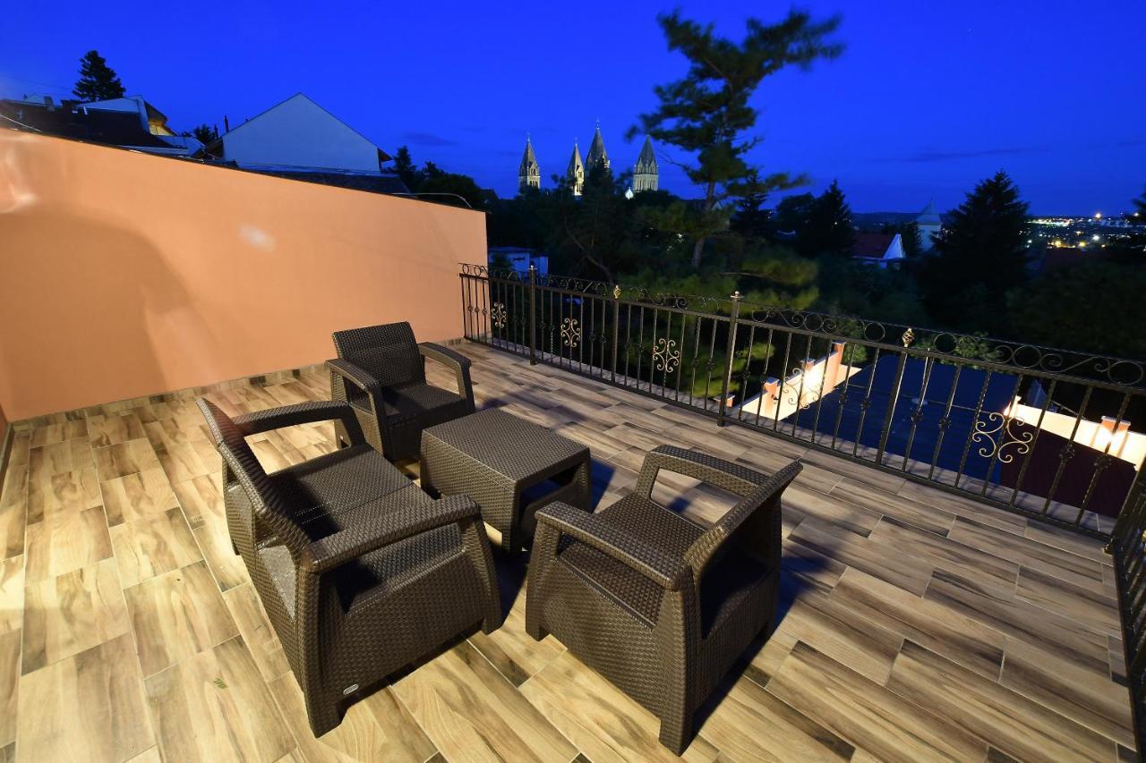 Hotel Barbakan Pécs Extérieur photo