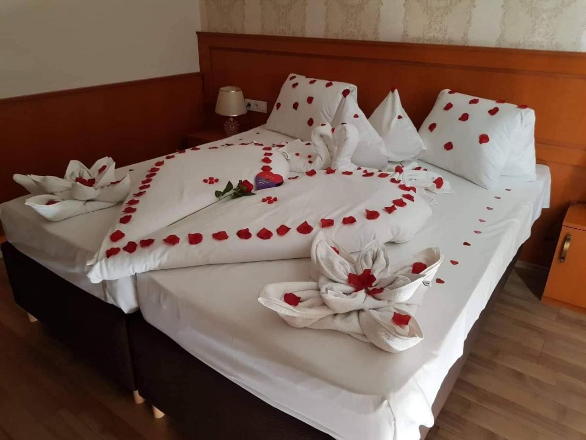 Hotel Barbakan Pécs Extérieur photo