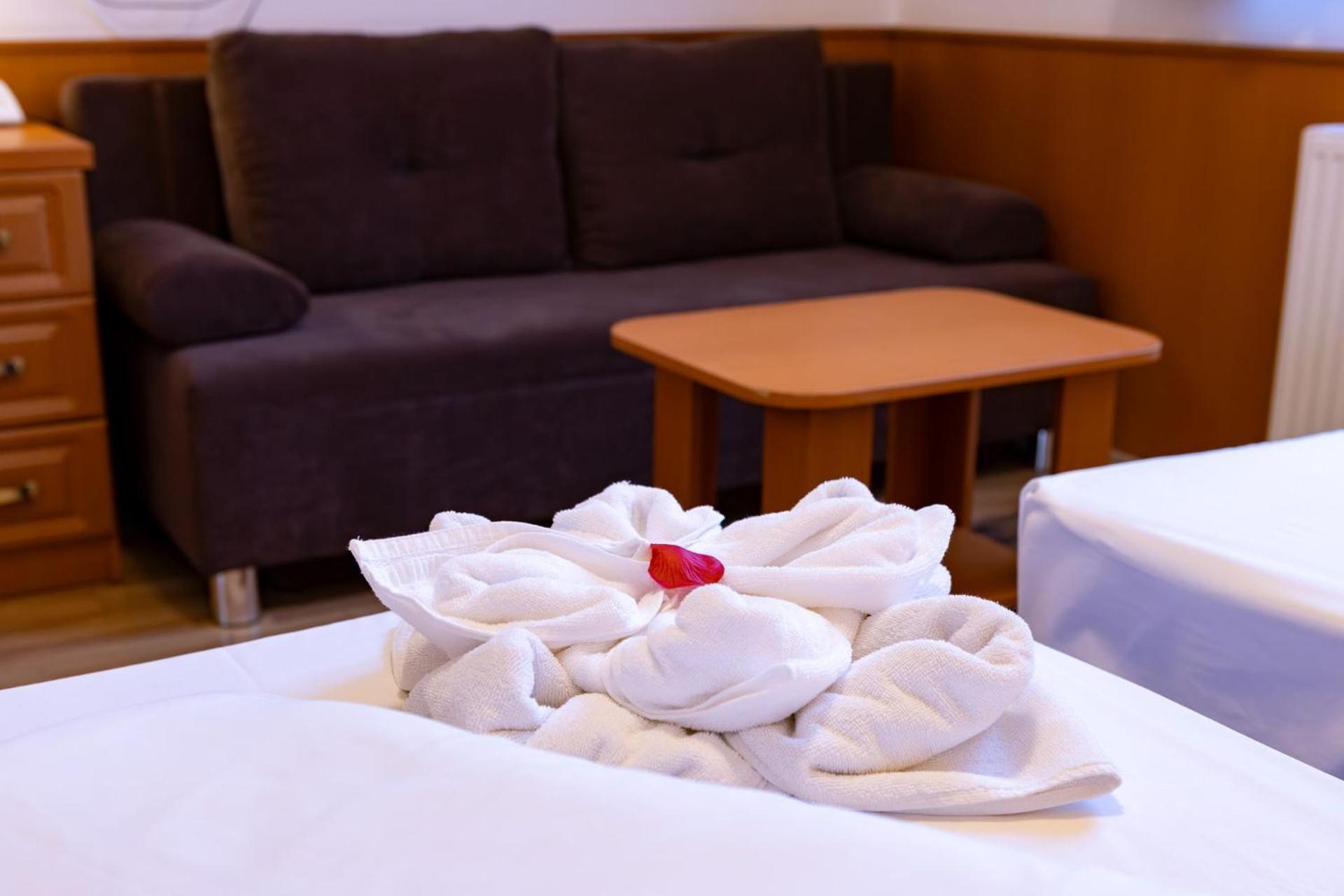 Hotel Barbakan Pécs Extérieur photo