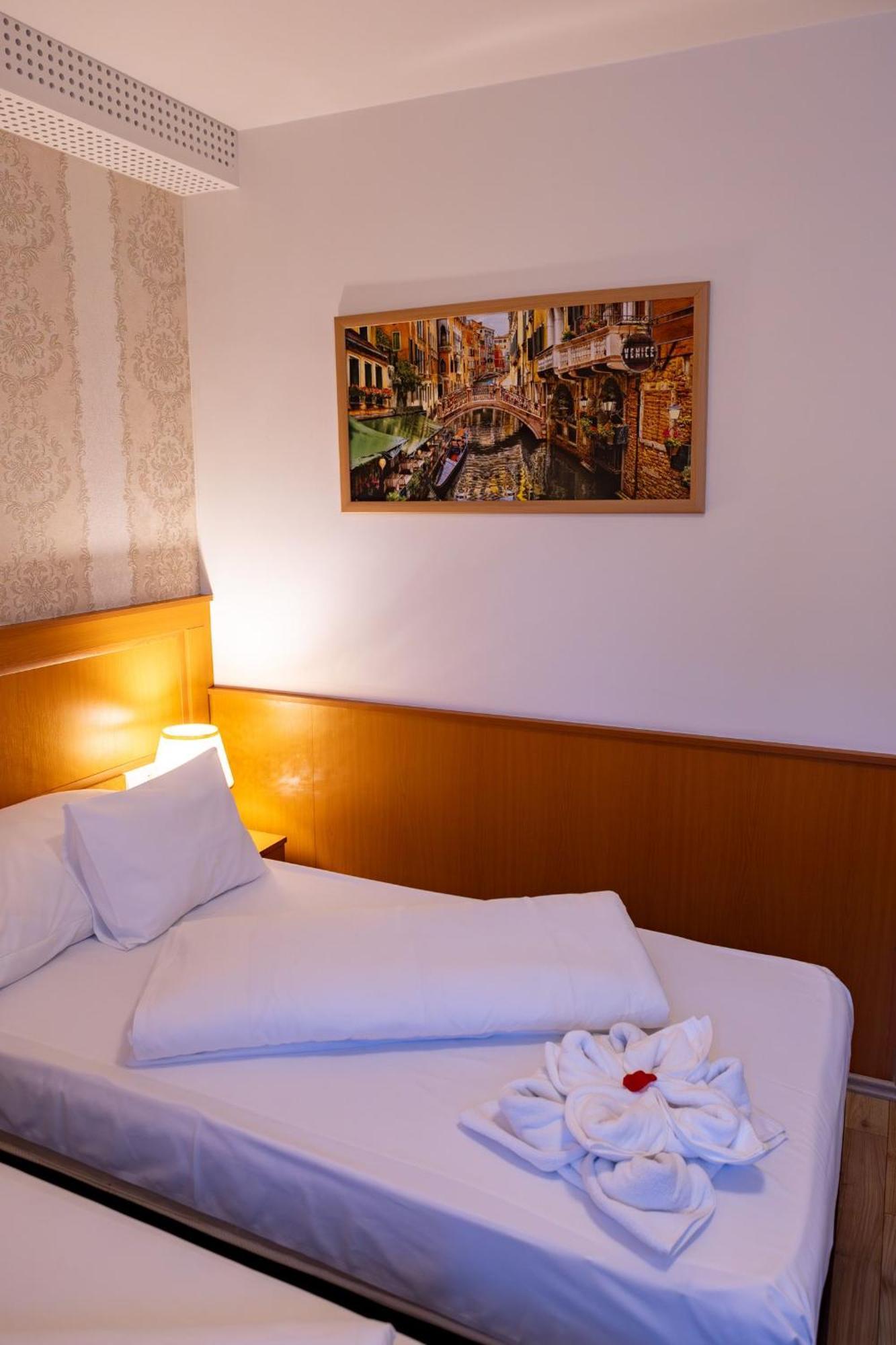 Hotel Barbakan Pécs Extérieur photo