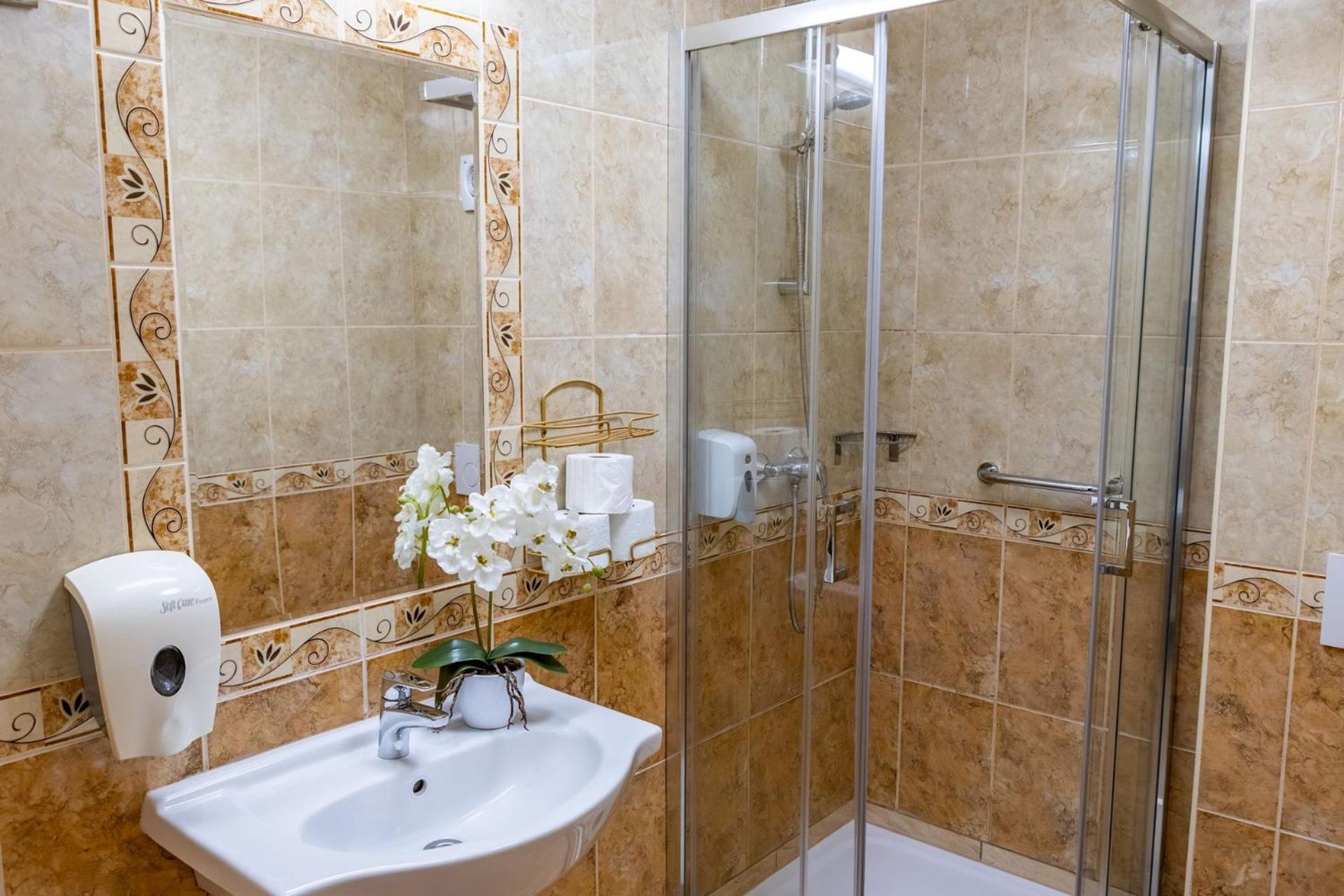 Hotel Barbakan Pécs Extérieur photo