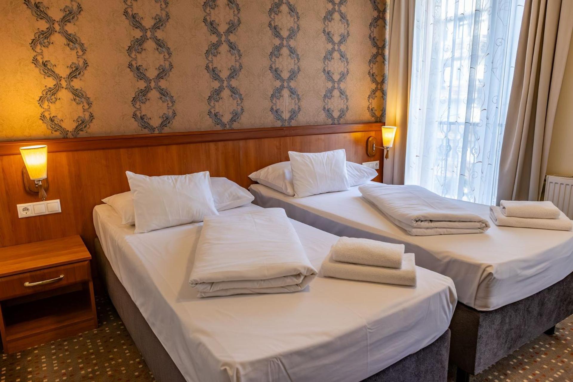 Hotel Barbakan Pécs Extérieur photo