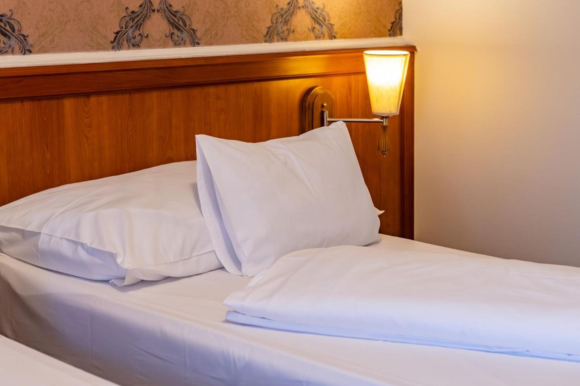 Hotel Barbakan Pécs Extérieur photo